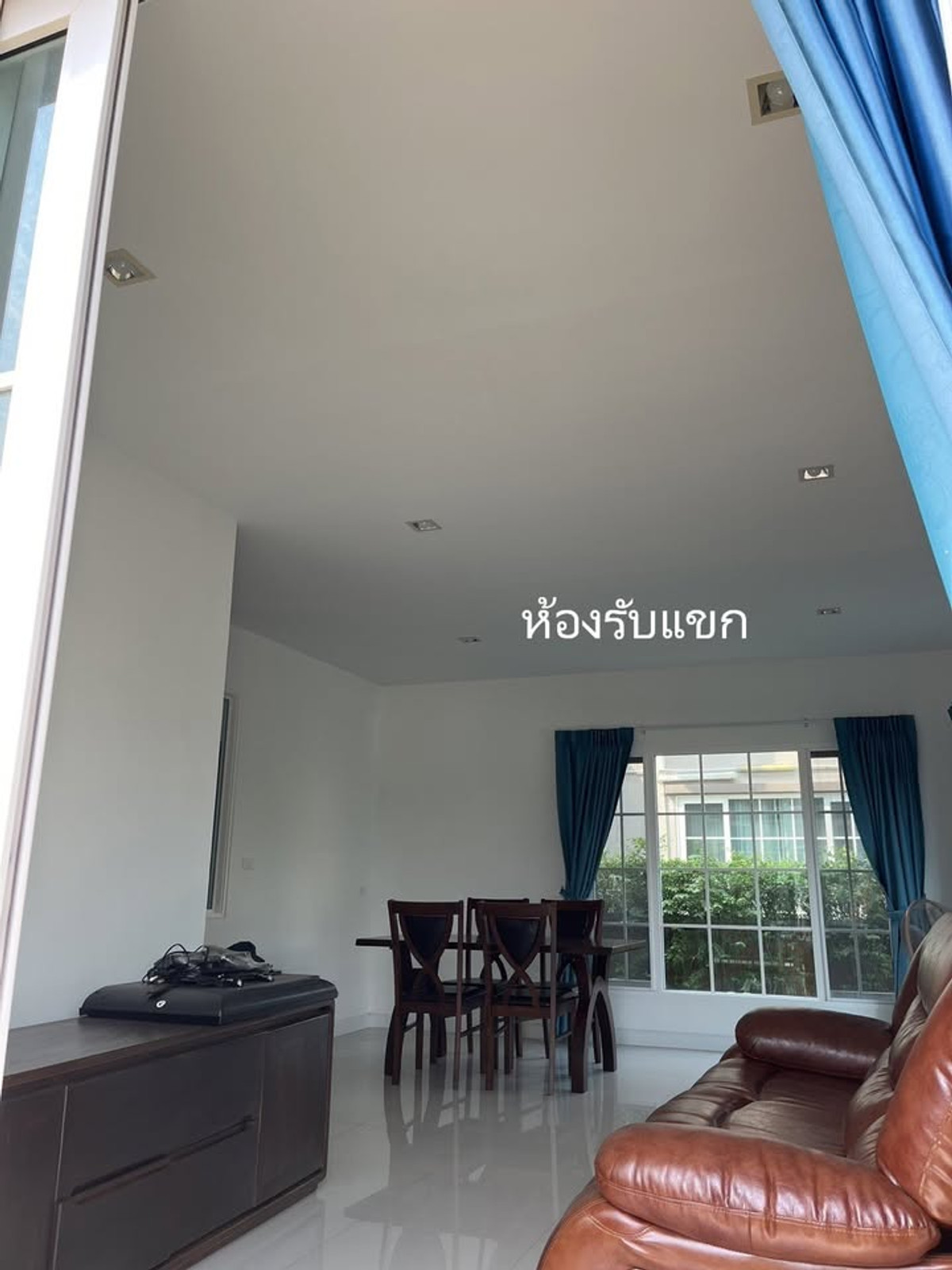 For RentBang kae, Phetkasem : For rent, semi-detached house in Bang Khae, good location, suitable for living. Or make an office or office near MRT Lak Song Station.
