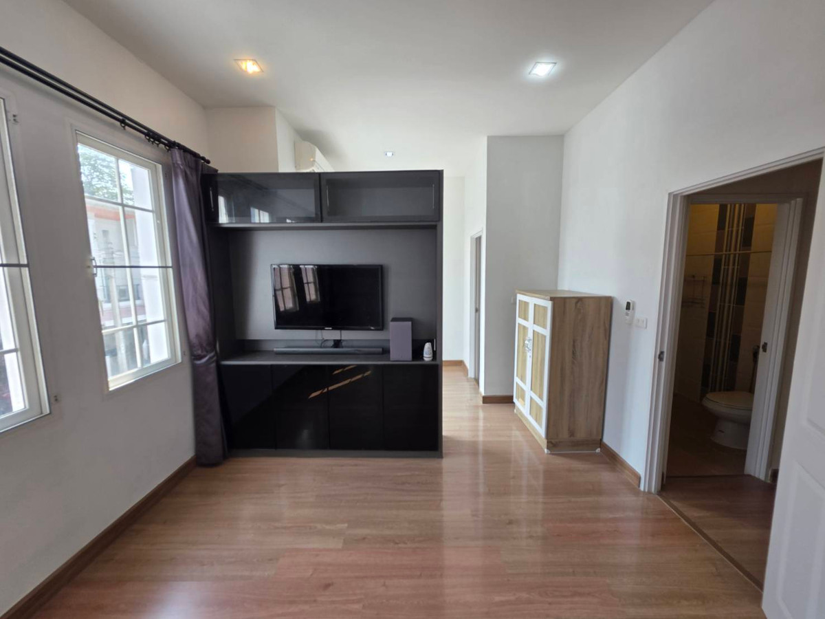 ให้เช่าทาวน์โฮมพระราม 5 ราชพฤกษ์ บางกรวย : ให้เช่าทาวน์โฮม โกลเด้นทาวน์ วงศ์สว่าง - รัชดา ใกล้ MRT แยกติวานนท์ เพียง 5 นาที