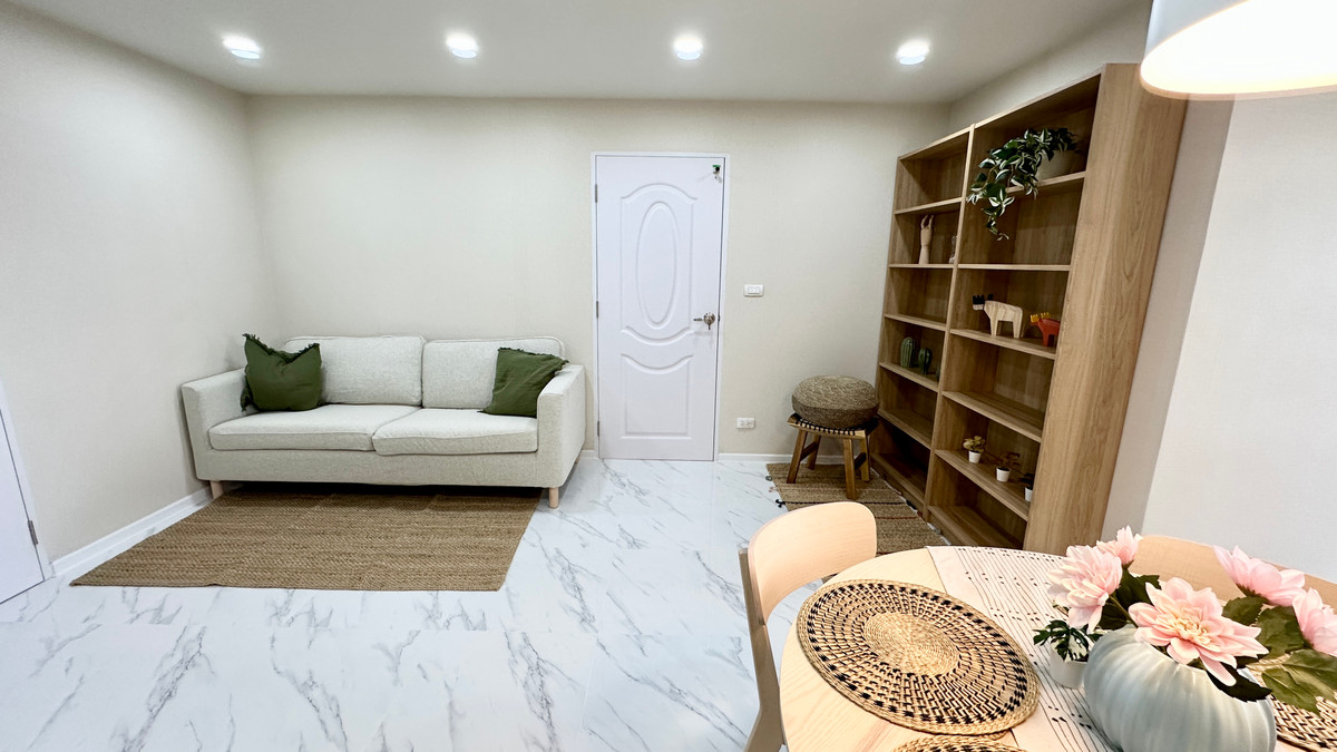 ขายคอนโดสาทร นราธิวาส : FQ ขายคอนโด Sathorn Suites Condominium ราคา 4,500,000 บาท [MKs251107]