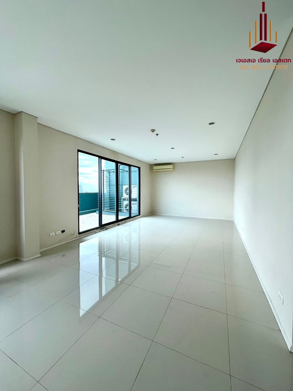 For SaleCondoRama9, Petchburi, RCA : ✨ For Sale: Villa Asoke Condo ✨ 💰 Only 52,300,000 THB