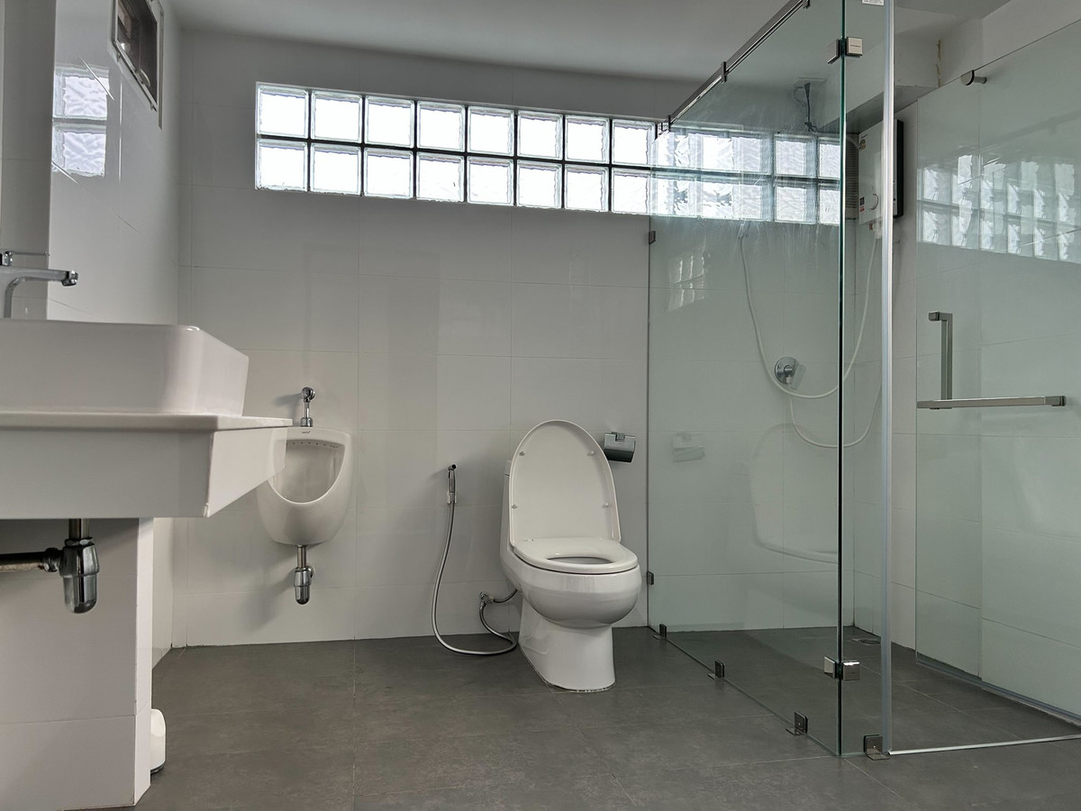 For RentHome OfficeLadkrabang, Suwannaphum Airport : Office building, Rama 9 Soi 43 / 4 Floor (FOR SALE) BZD046