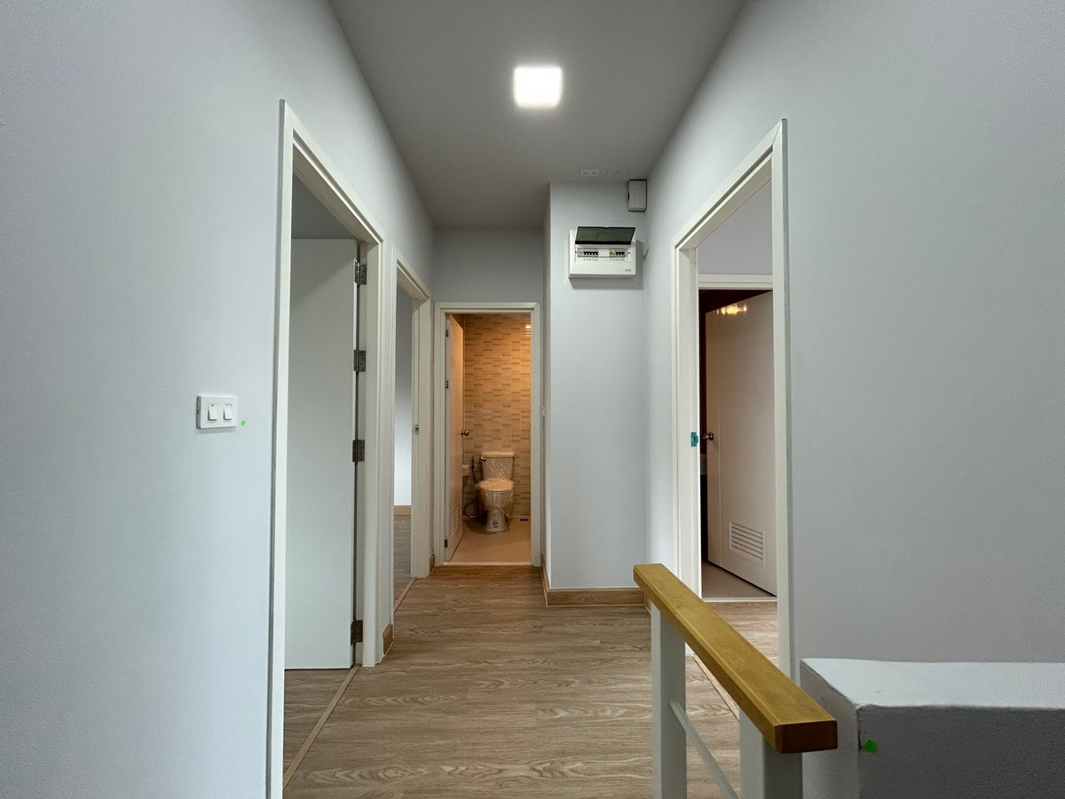 ขายทาวน์โฮมมีนบุรี-ร่มเกล้า : โครงการ พฤกษาวิลล์ รามคำแหง-ร่มเกล้า ทาวน์โฮม 2 ชั้น ต่อเติมหลังคาโรงจอดรถ และครัวพร้อมเคาน์เตอร์ครบ