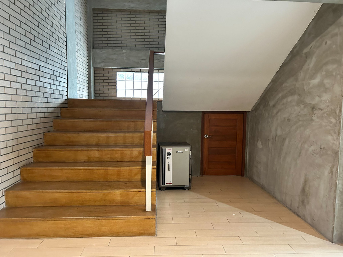 For RentHome OfficeLadkrabang, Suwannaphum Airport : Office building, Rama 9 Soi 43 / 4 Floor (FOR SALE) BZD046