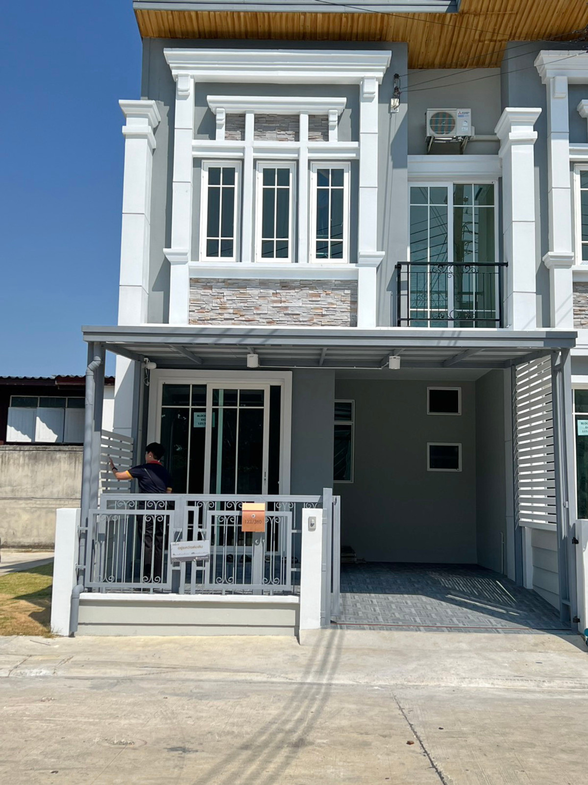 ให้เช่าทาวน์โฮมเอกชัย บางบอน : ให้เช่าโกลเด้นทาวน์สาทร-กัลปพฤกษ์  หลังมุม  ใกล้ MRT บางหว้า 3.5 ก.ม