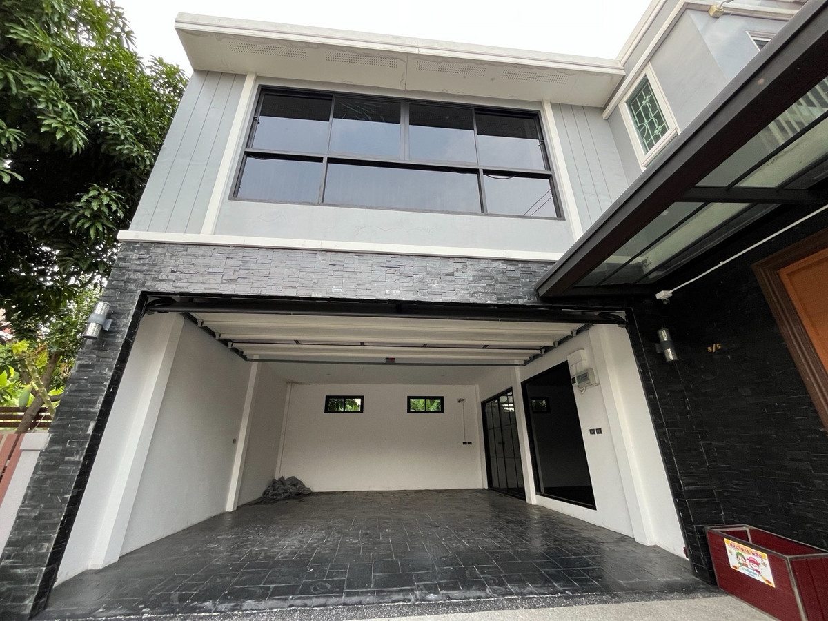 For SaleHouseVipawadee, Don Mueang, Lak Si : 🏡 Selling 2 single detached houses, a pair of houses, total area over 106.3 sq m, Don Mueang location only 7 kilometers **The owner really wants to sell.