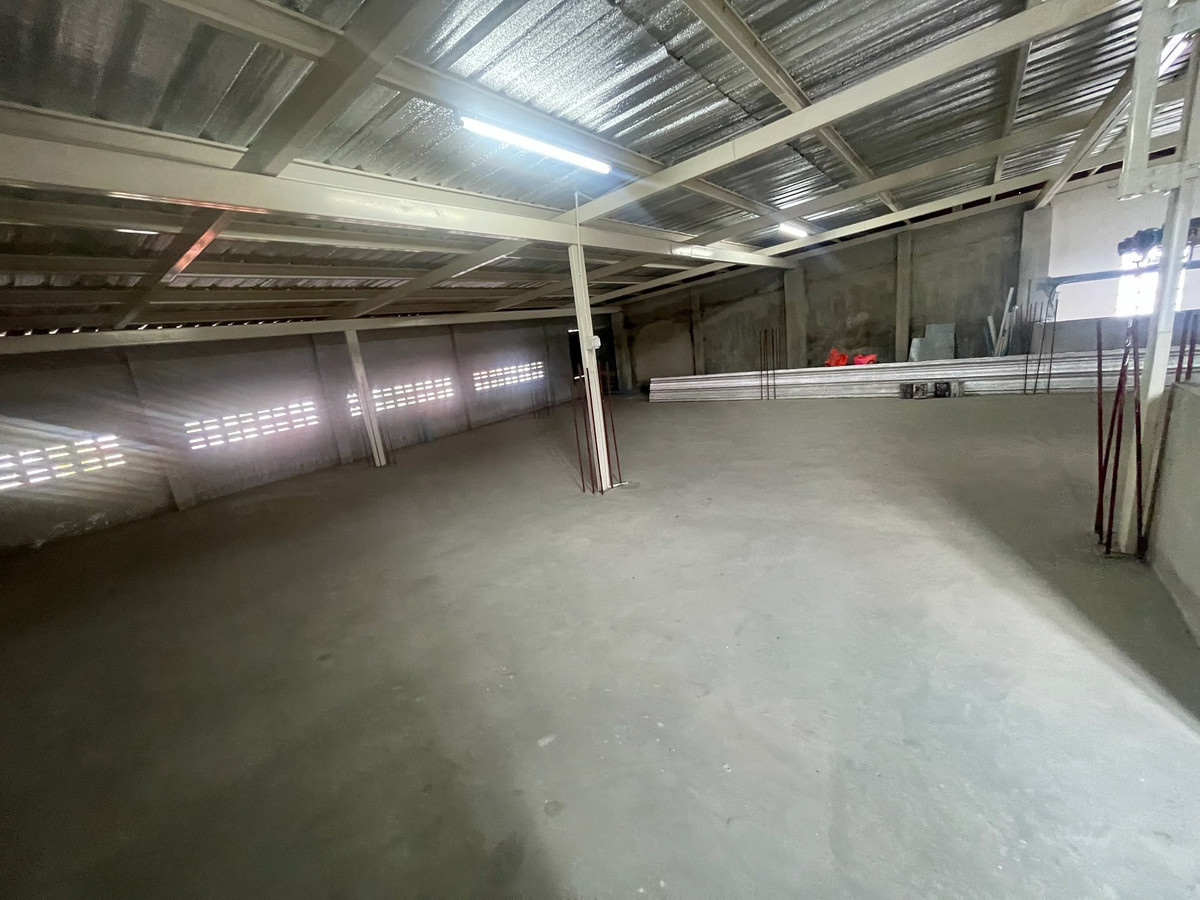 For RentHome OfficeLadkrabang, Suwannaphum Airport : Office building, Rama 9 Soi 43 / 4 Floor (FOR SALE) BZD046