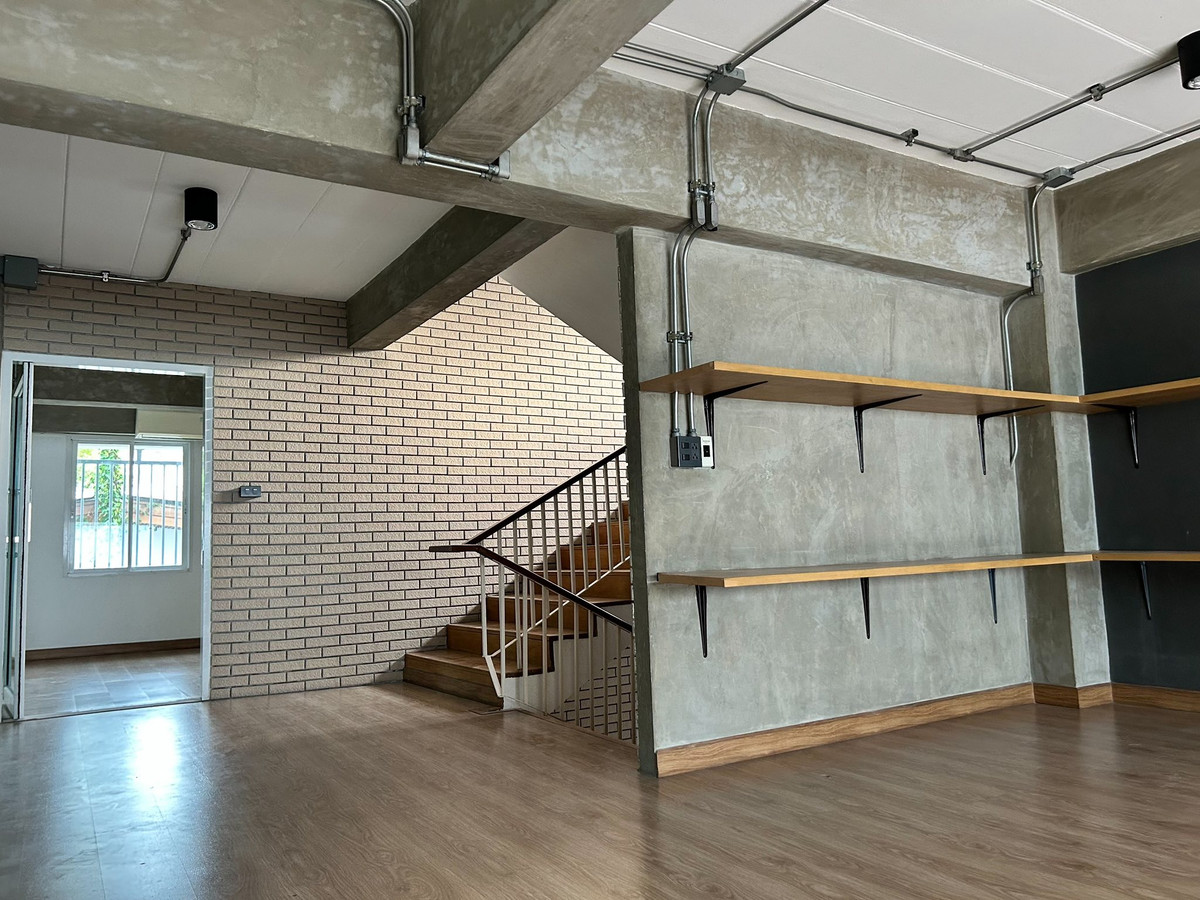 For RentHome OfficeLadkrabang, Suwannaphum Airport : Office building, Rama 9 Soi 43 / 4 Floor (FOR SALE) BZD046