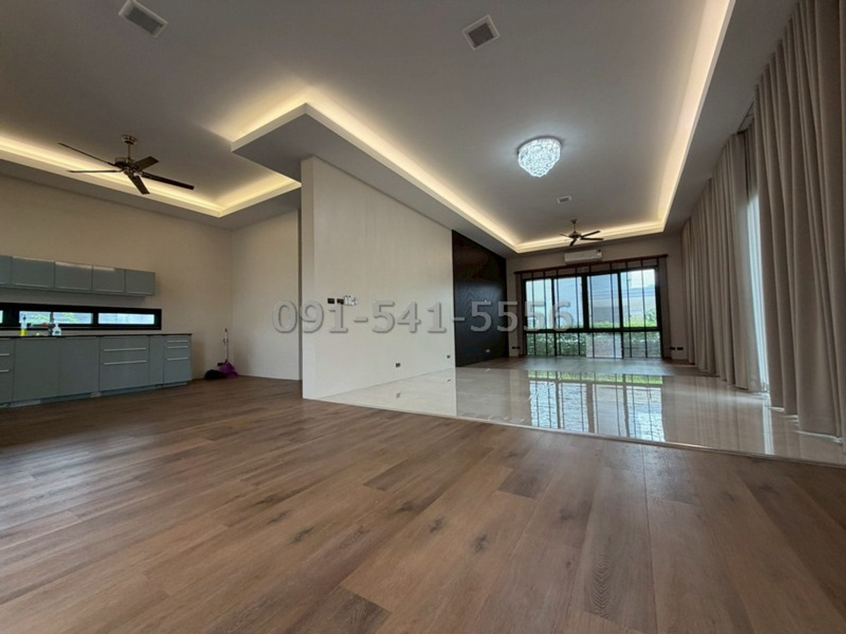 ขายบ้านสกลนคร : ขายบ้านสวย 2 หลัง อารียา ลิฟวิ่ง สกลนคร ที่ดินรวม 117.5 ตรว เหมาะสำหรับครอบครัวใหญ่ อยู่สบาย บรรยากาศร่มรื่น มีสวนรอบบ้าน