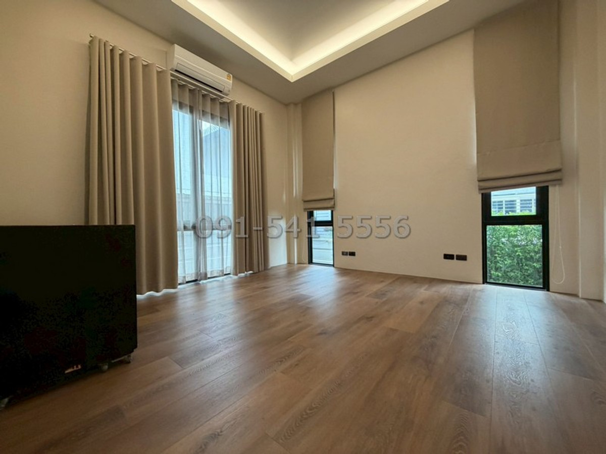 ขายบ้านสกลนคร : ขายบ้านสวย 2 หลัง อารียา ลิฟวิ่ง สกลนคร ที่ดินรวม 117.5 ตรว เหมาะสำหรับครอบครัวใหญ่ อยู่สบาย บรรยากาศร่มรื่น มีสวนรอบบ้าน