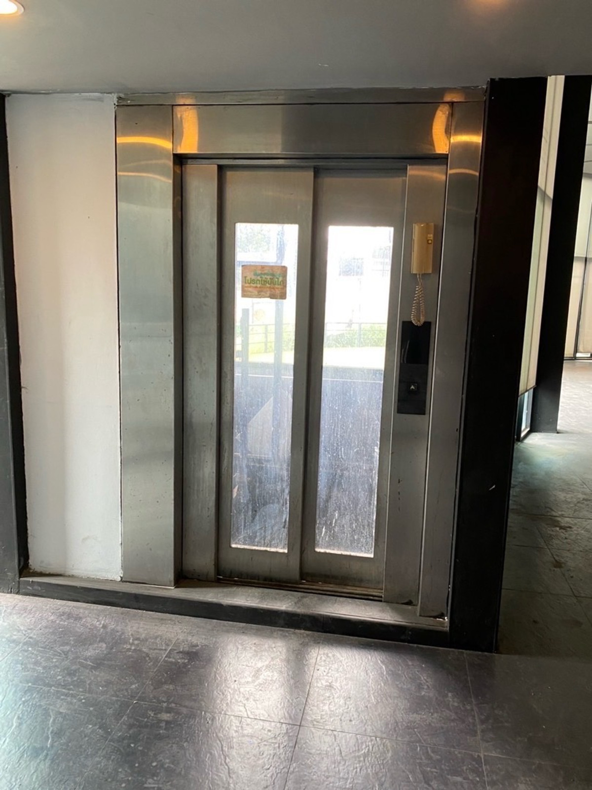 ให้เช่าร้านค้า/ตลาดนัดโชคชัย4 ลาดพร้าว71 : ให้เช่า อาคารเชิงพาณิชย์ ริมถนน โชคชัย 4 ลาดพร้าว ไม่เน้นที่จอดรถ