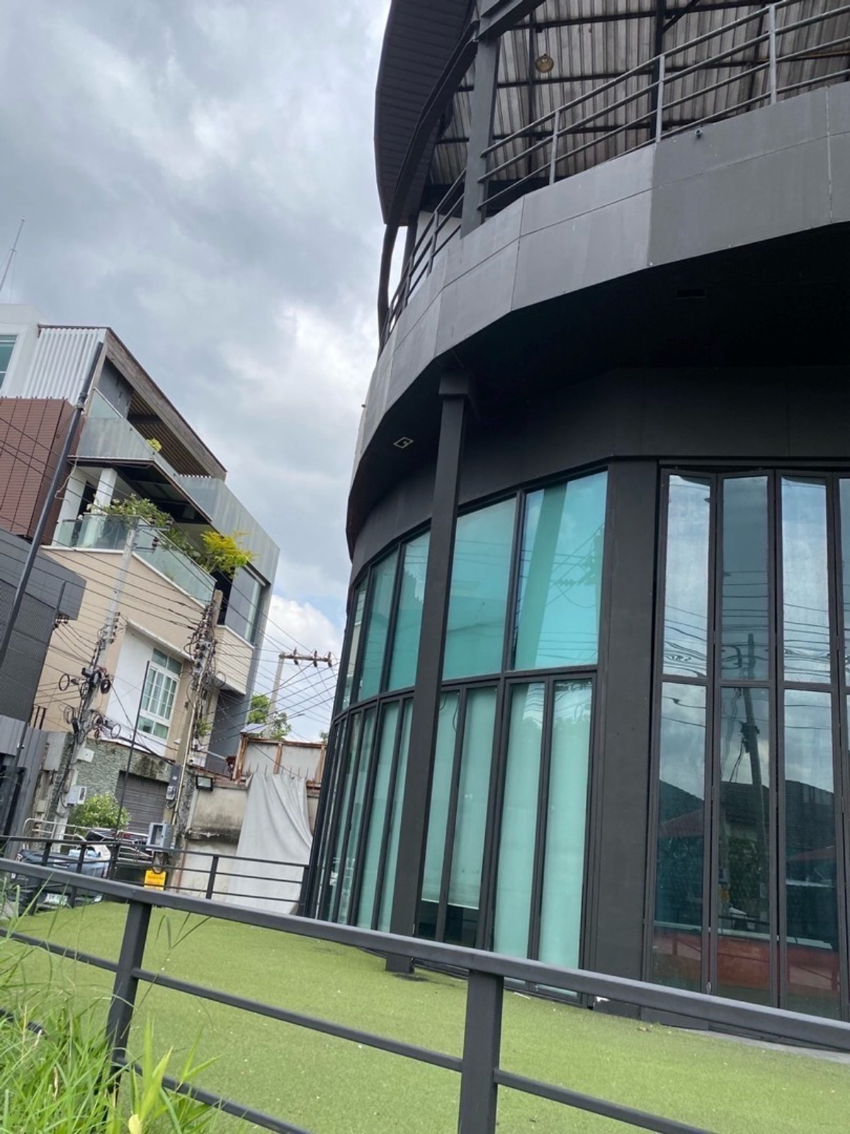 ให้เช่าร้านค้า/ตลาดนัดโชคชัย4 ลาดพร้าว71 : ให้เช่า อาคารเชิงพาณิชย์ ริมถนน โชคชัย 4 ลาดพร้าว ไม่เน้นที่จอดรถ