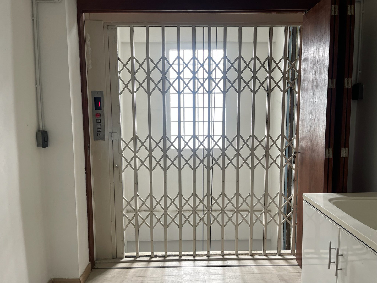 For RentHome OfficeLadkrabang, Suwannaphum Airport : Office building, Rama 9 Soi 43 / 4 Floor (FOR SALE) BZD046