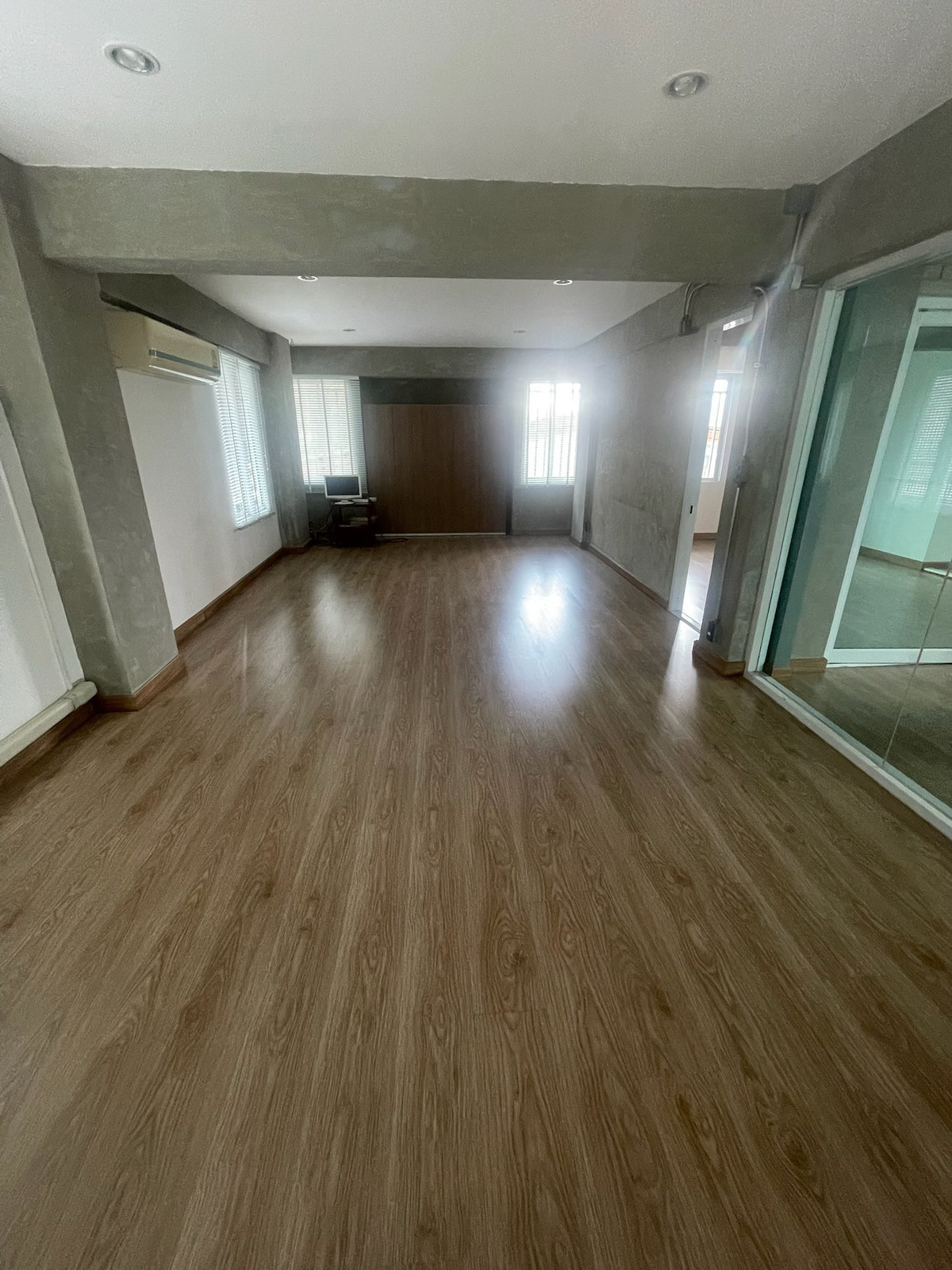 For RentHome OfficeLadkrabang, Suwannaphum Airport : Office building, Rama 9 Soi 43 / 4 Floor (FOR SALE) BZD046