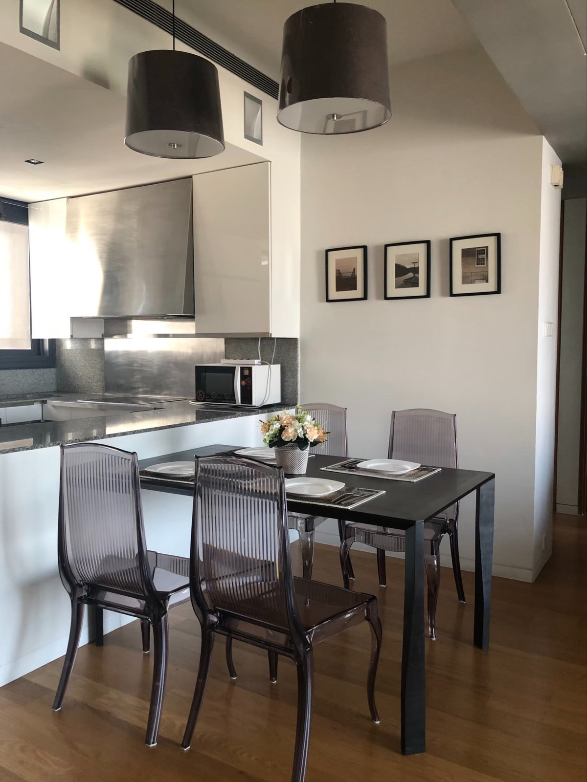 For SaleCondoSathorn, Narathiwat : For sale with tenant, fully furnished, high floor, Sathorn area, 2 bedrooms, 2 bathrooms, “The Met” 081-245-7349