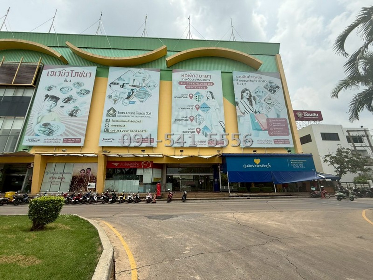 For RentOfficePathum Thani,Rangsit, Thammasat : For rent: shopping center, office building in the heart of Nava Nakhon, area 10,000 sq m, good location next to the main road, 4-story building with hall for organizing events.