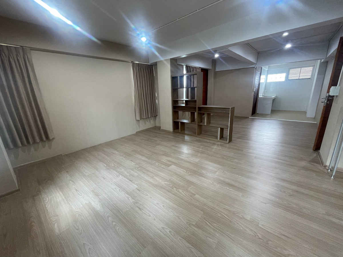 For RentHome OfficeLadkrabang, Suwannaphum Airport : Office building, Rama 9 Soi 43 / 4 Floor (FOR SALE) BZD046