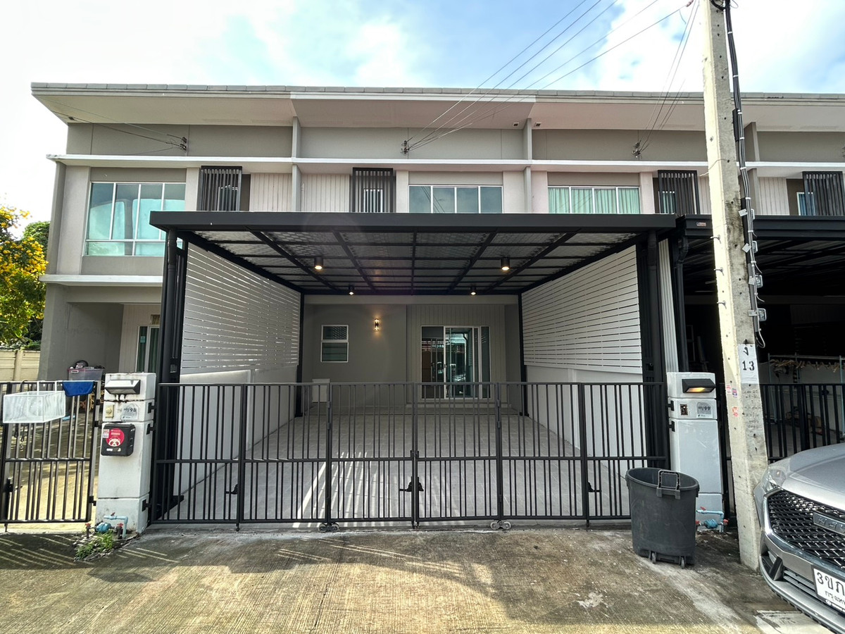 For SaleTownhomeMin Buri, Romklao : Pruksa Ville Ramkhamhaeng-Romklao Project, 2-story townhome with garage roof addition. and kitchen complete with counter