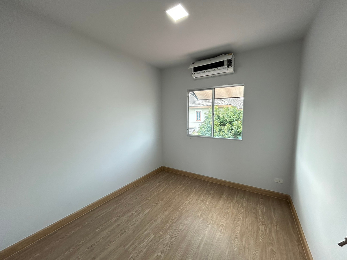 ขายทาวน์โฮมมีนบุรี-ร่มเกล้า : โครงการ พฤกษาวิลล์ รามคำแหง-ร่มเกล้า ทาวน์โฮม 2 ชั้น ต่อเติมหลังคาโรงจอดรถ และครัวพร้อมเคาน์เตอร์ครบ