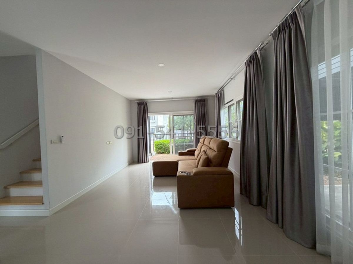 ขายบ้านสกลนคร : ขายบ้านสวย 2 หลัง อารียา ลิฟวิ่ง สกลนคร ที่ดินรวม 117.5 ตรว เหมาะสำหรับครอบครัวใหญ่ อยู่สบาย บรรยากาศร่มรื่น มีสวนรอบบ้าน