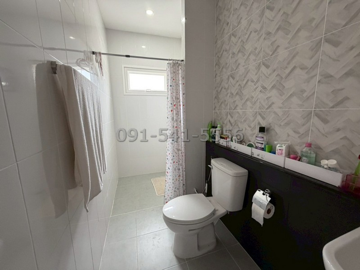 ขายบ้านสกลนคร : ขายบ้านสวย 2 หลัง อารียา ลิฟวิ่ง สกลนคร ที่ดินรวม 117.5 ตรว เหมาะสำหรับครอบครัวใหญ่ อยู่สบาย บรรยากาศร่มรื่น มีสวนรอบบ้าน