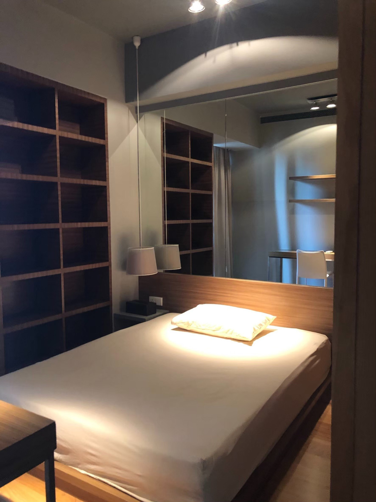 For SaleCondoSathorn, Narathiwat : For sale with tenant, fully furnished, high floor, Sathorn area, 2 bedrooms, 2 bathrooms, “The Met” 081-245-7349