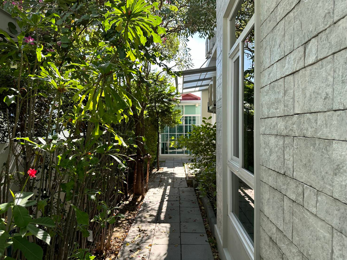 For RentHouseLadkrabang, Suwannaphum Airport : Mantana bangna wongwaen fir rent 