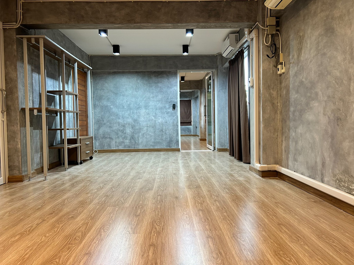 For RentHome OfficeLadkrabang, Suwannaphum Airport : Office building, Rama 9 Soi 43 / 4 Floor (FOR SALE) BZD046