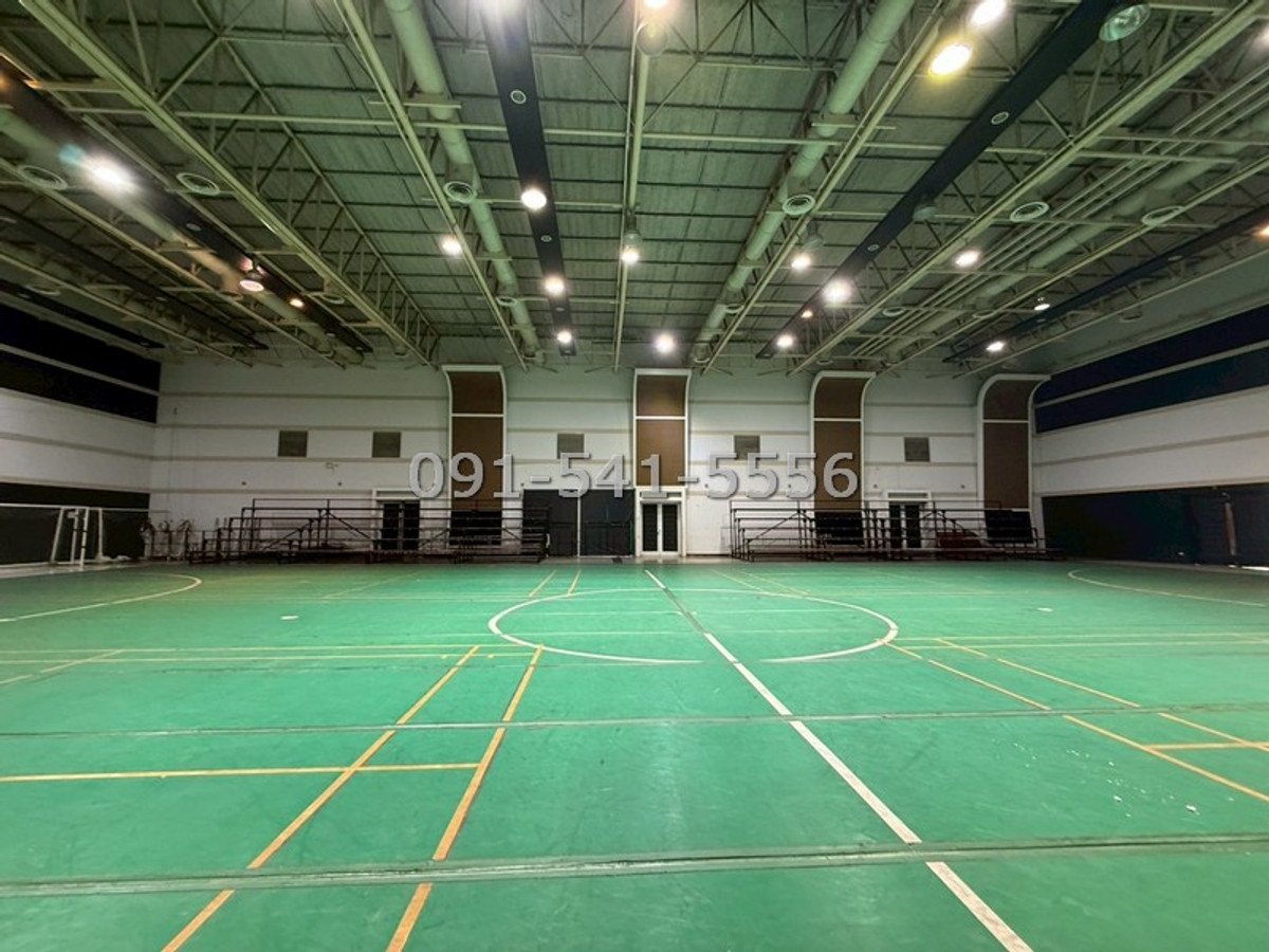 For RentOfficePathum Thani,Rangsit, Thammasat : For rent: shopping center, office building in the heart of Nava Nakhon, area 10,000 sq m, good location next to the main road, 4-story building with hall for organizing events.