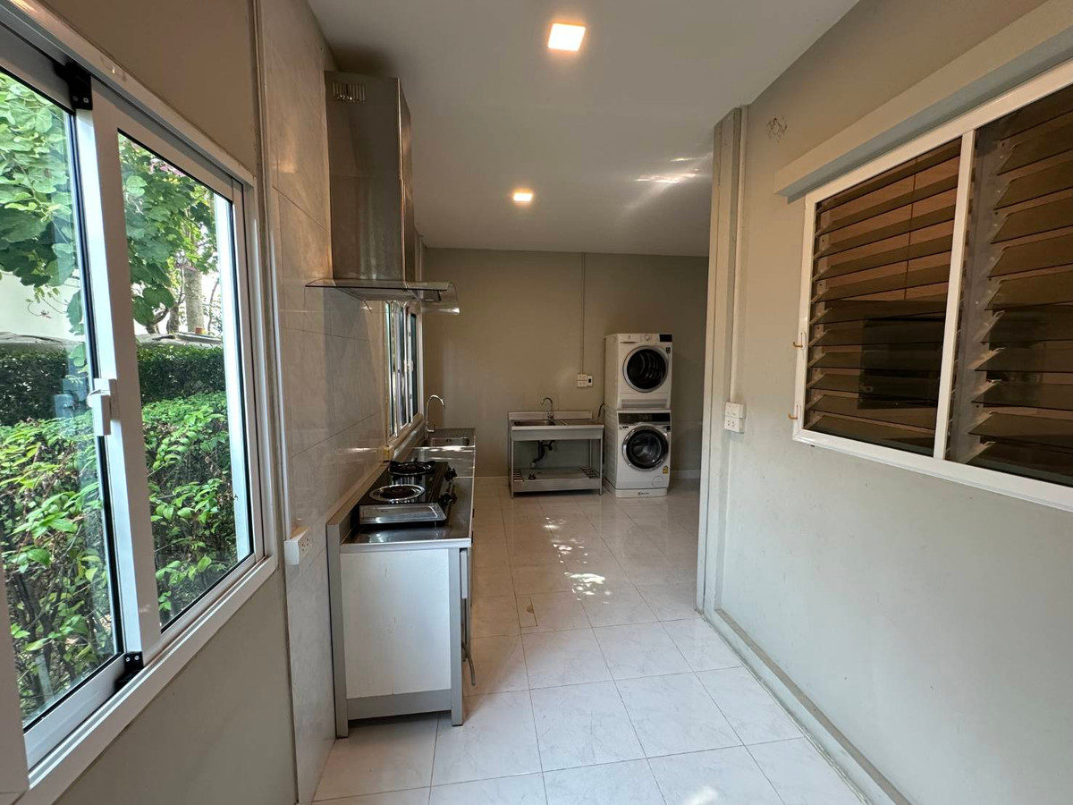 For RentHouseLadkrabang, Suwannaphum Airport : Mantana bangna wongwaen fir rent 