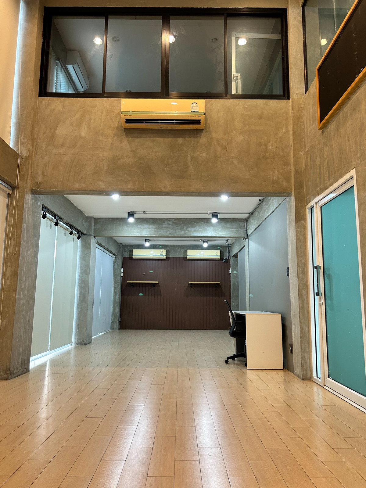 For RentHome OfficeLadkrabang, Suwannaphum Airport : Office building, Rama 9 Soi 43 / 4 Floor (FOR SALE) BZD046