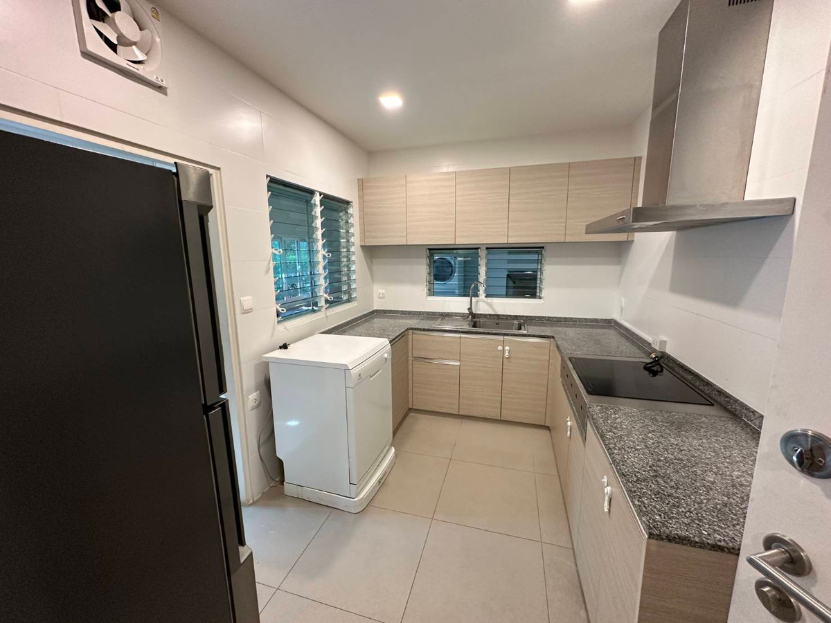 For RentHouseLadkrabang, Suwannaphum Airport : Mantana bangna wongwaen fir rent 