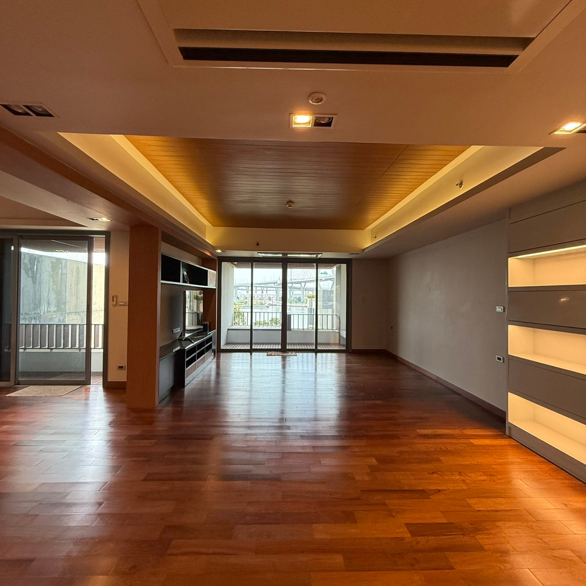 ขายคอนโดพระราม 3 สาธุประดิษฐ์ : For Sell The Pano Rama 3  3beds Duplex size 247 sq.m.