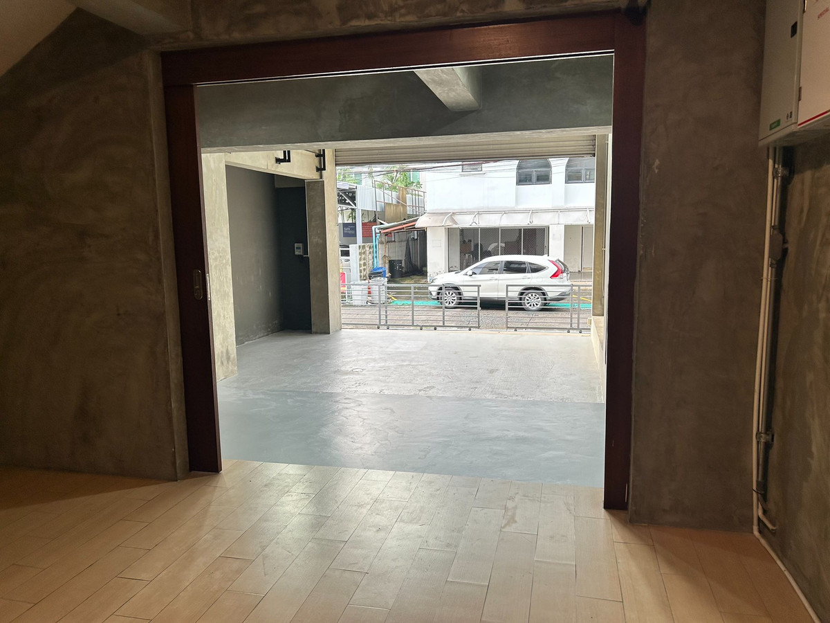 For RentHome OfficeLadkrabang, Suwannaphum Airport : Office building, Rama 9 Soi 43 / 4 Floor (FOR SALE) BZD046