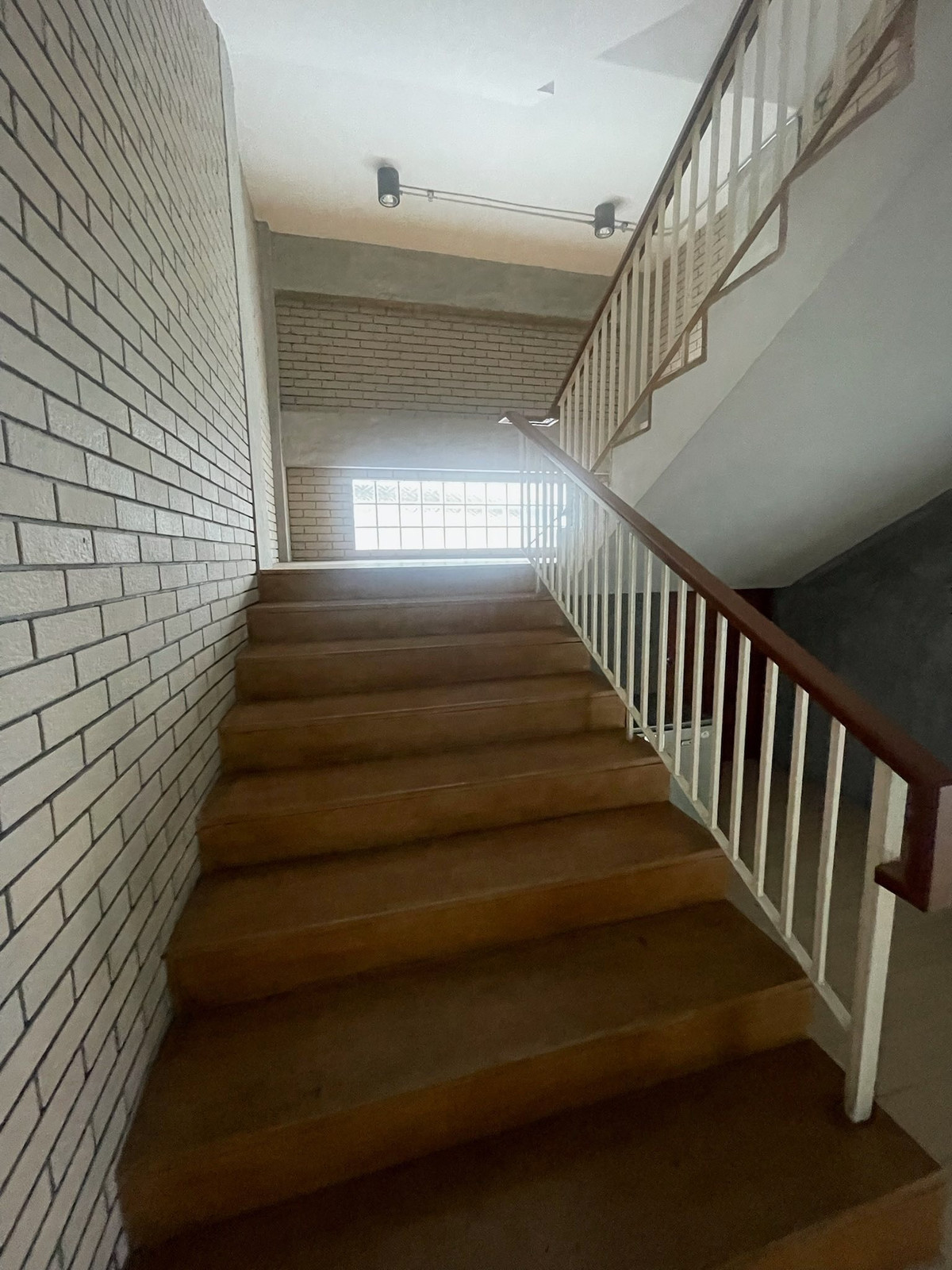 For RentHome OfficeLadkrabang, Suwannaphum Airport : Office building, Rama 9 Soi 43 / 4 Floor (FOR SALE) BZD046