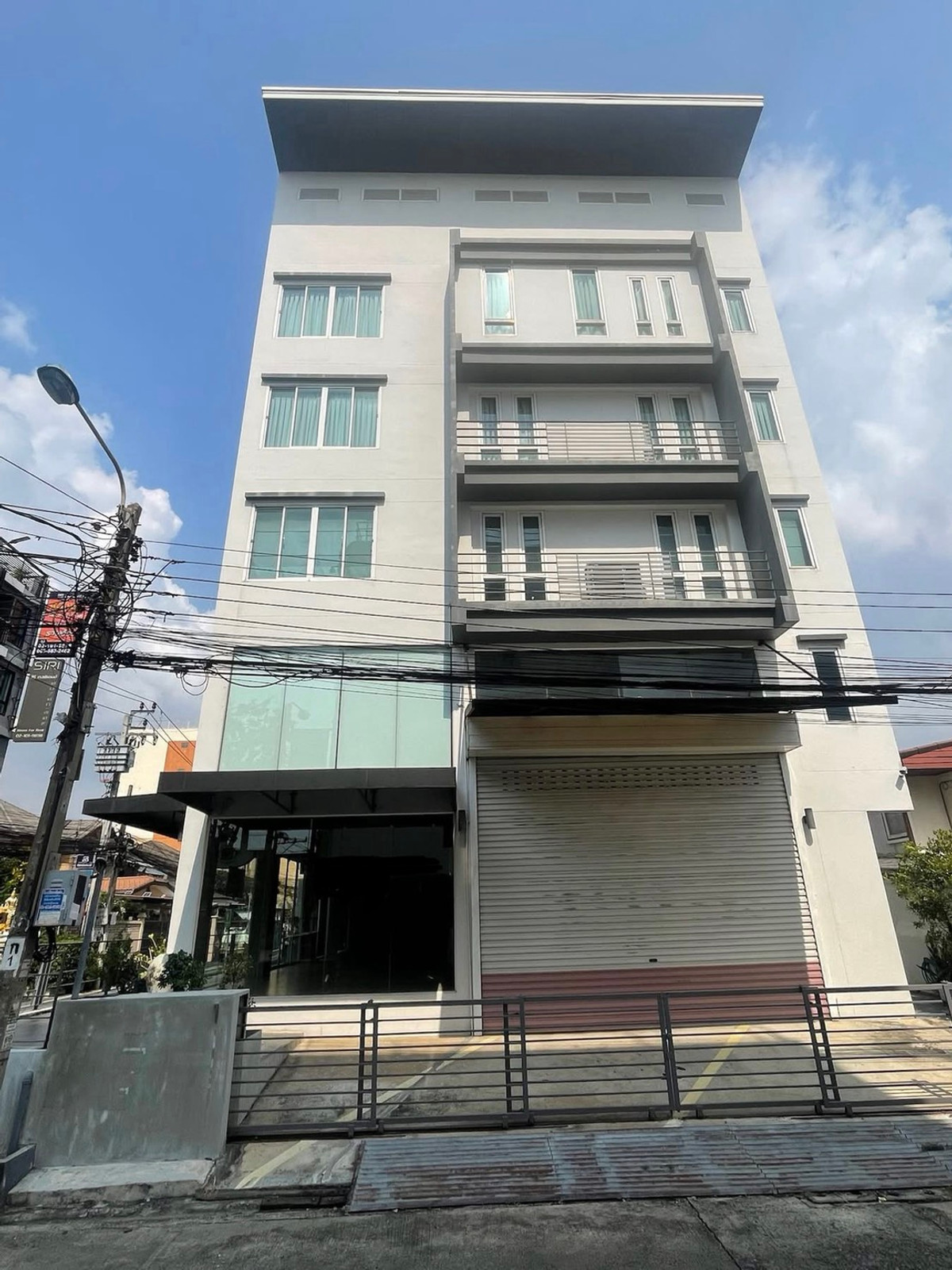For RentHome OfficeLadkrabang, Suwannaphum Airport : Office building, Rama 9 Soi 43 / 4 Floor (FOR SALE) BZD046