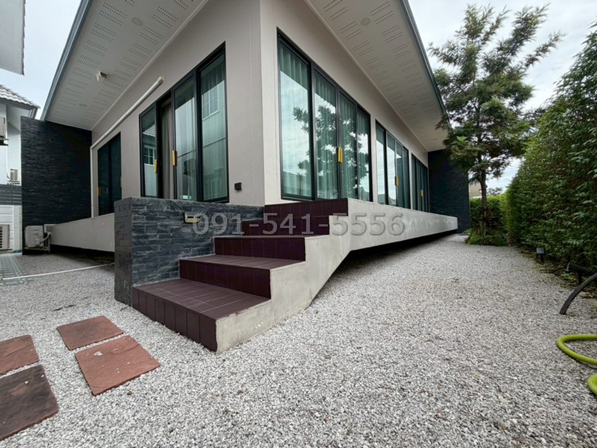 ขายบ้านสกลนคร : ขายบ้านสวย 2 หลัง อารียา ลิฟวิ่ง สกลนคร ที่ดินรวม 117.5 ตรว เหมาะสำหรับครอบครัวใหญ่ อยู่สบาย บรรยากาศร่มรื่น มีสวนรอบบ้าน