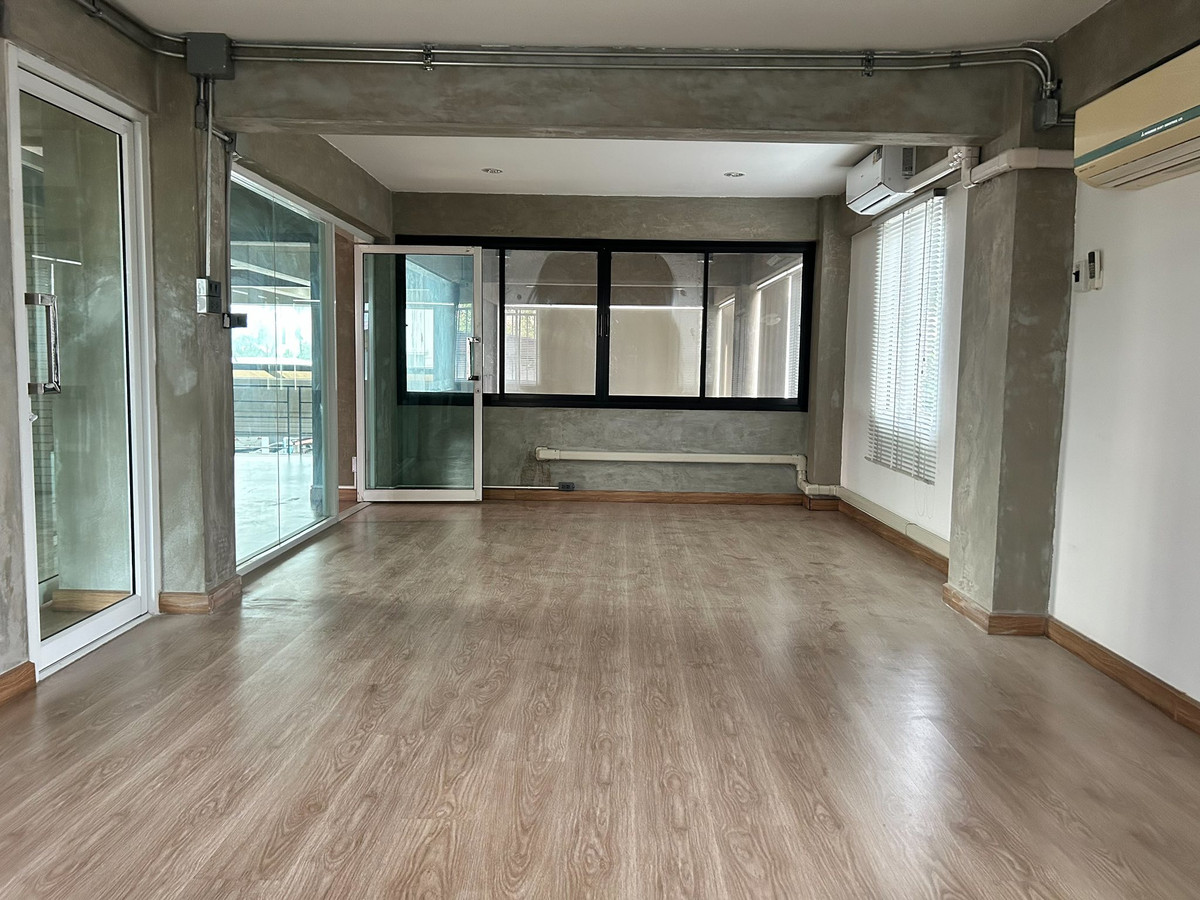For RentHome OfficeLadkrabang, Suwannaphum Airport : Office building, Rama 9 Soi 43 / 4 Floor (FOR SALE) BZD046