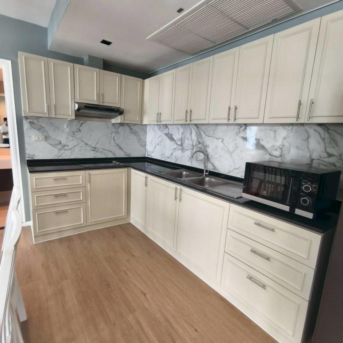 ให้เช่าคอนโดสุขุมวิท อโศก ทองหล่อ : Noble Remix /  / 3 ห้องนอน 103 ตร.ม. โทร 0937890899