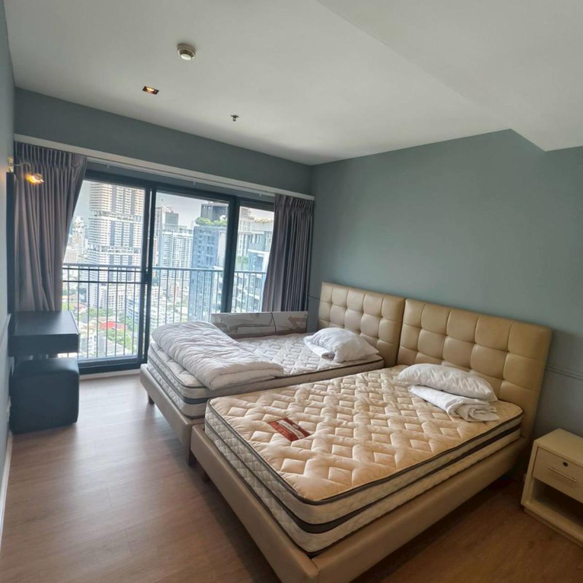 ให้เช่าคอนโดสุขุมวิท อโศก ทองหล่อ : Noble Remix /  / 3 ห้องนอน 103 ตร.ม. โทร 0937890899