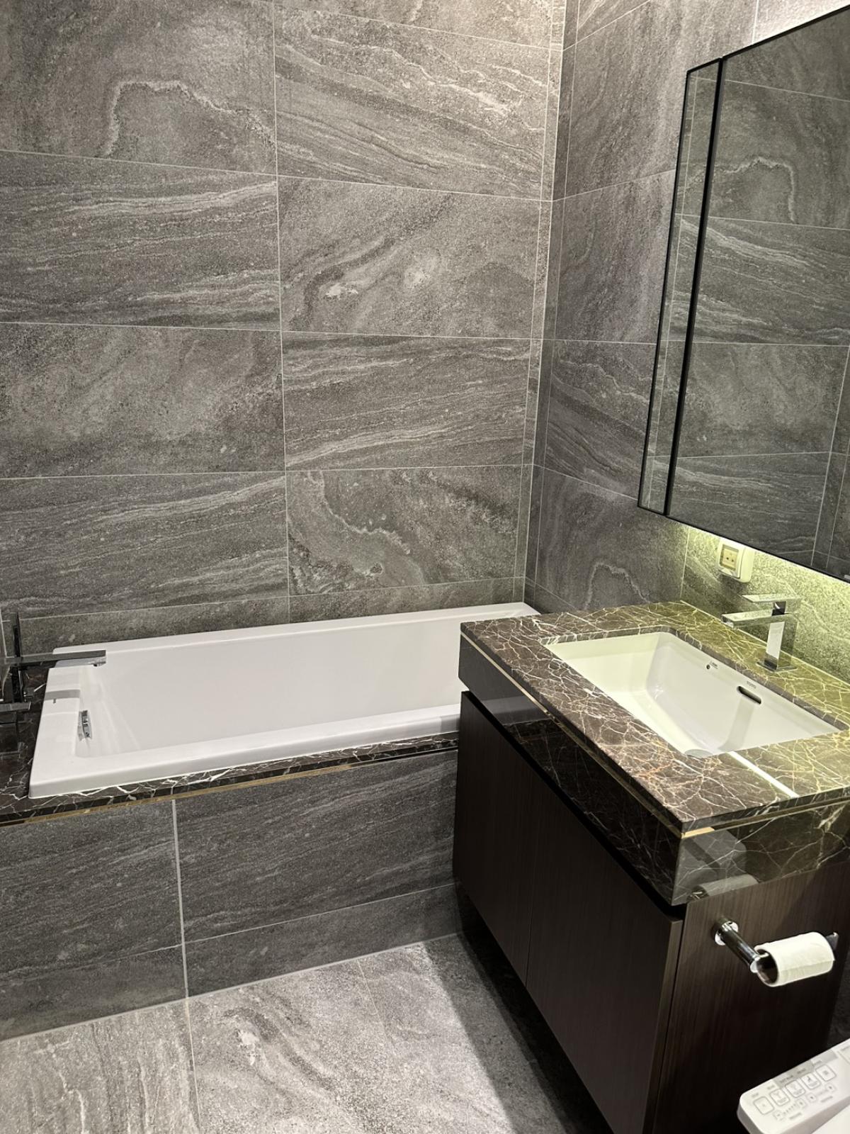 ให้เช่าคอนโดสุขุมวิท อโศก ทองหล่อ : The Esse Sukhumvit 36 /  / 2 ห้องนอน 74 ตร.ม. โทร 0937890899