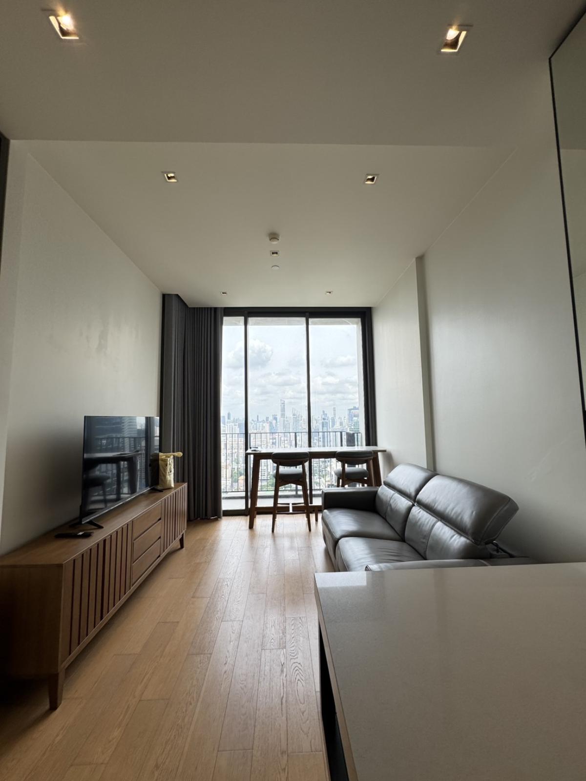 For RentCondoWitthayu, Chidlom, Langsuan, Ploenchit : 28 Chidlom /  / 1 Bed 44 sq.m. Tel 0937890899