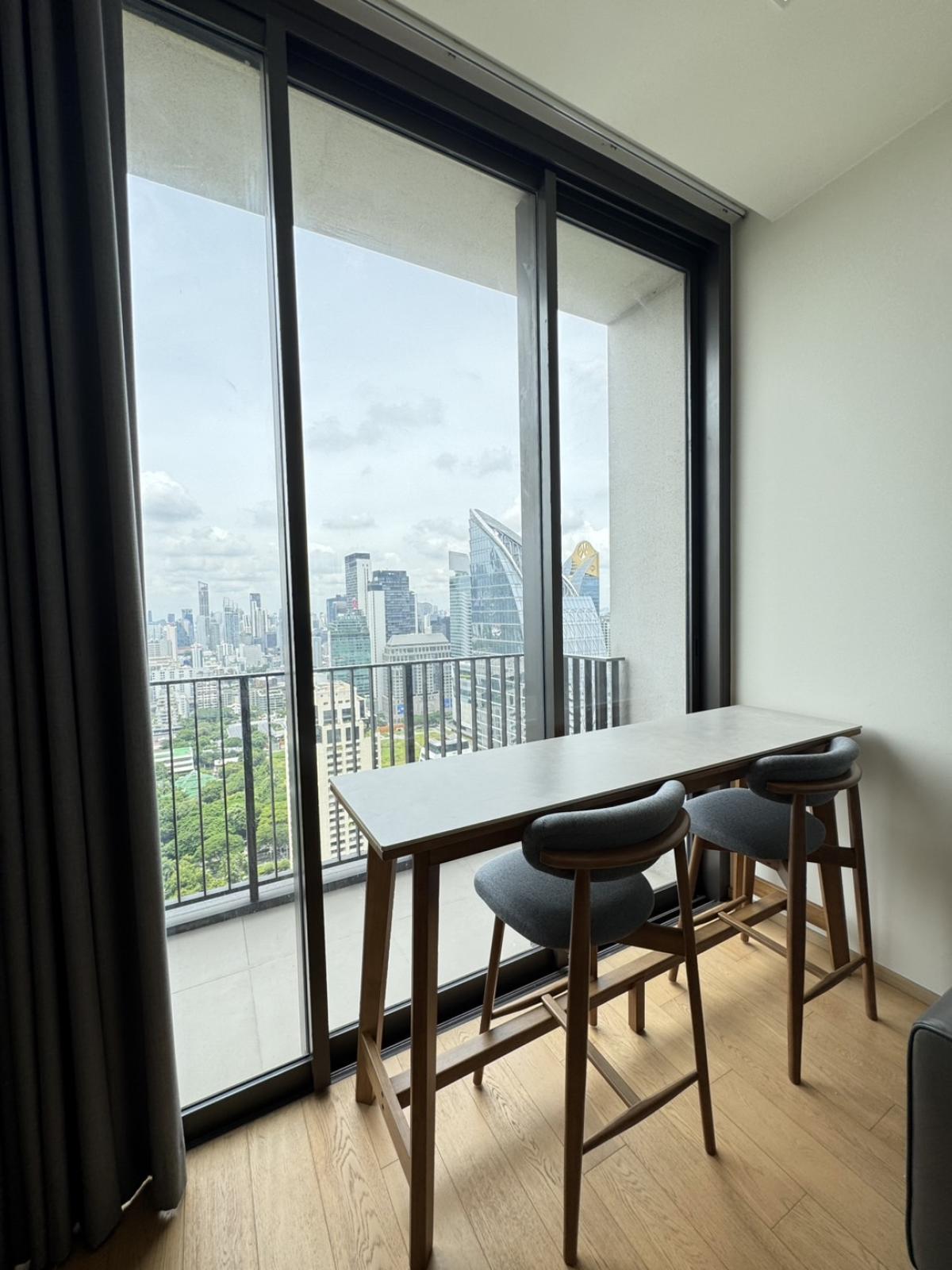 ให้เช่าคอนโดวิทยุ ชิดลม หลังสวน : 28 Chidlom /  / 1 ห้องนอน 44 ตร.ม. โทร 0937890899