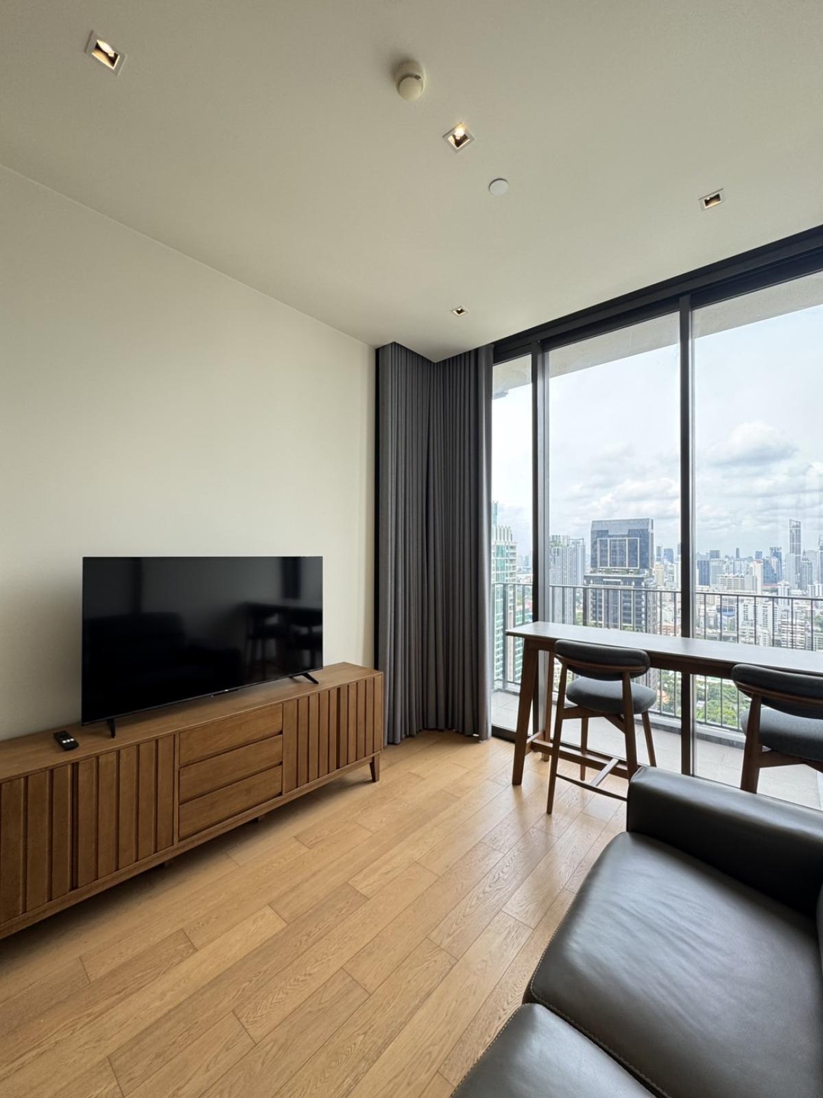 ให้เช่าคอนโดวิทยุ ชิดลม หลังสวน : 28 Chidlom /  / 1 ห้องนอน 44 ตร.ม. โทร 0937890899