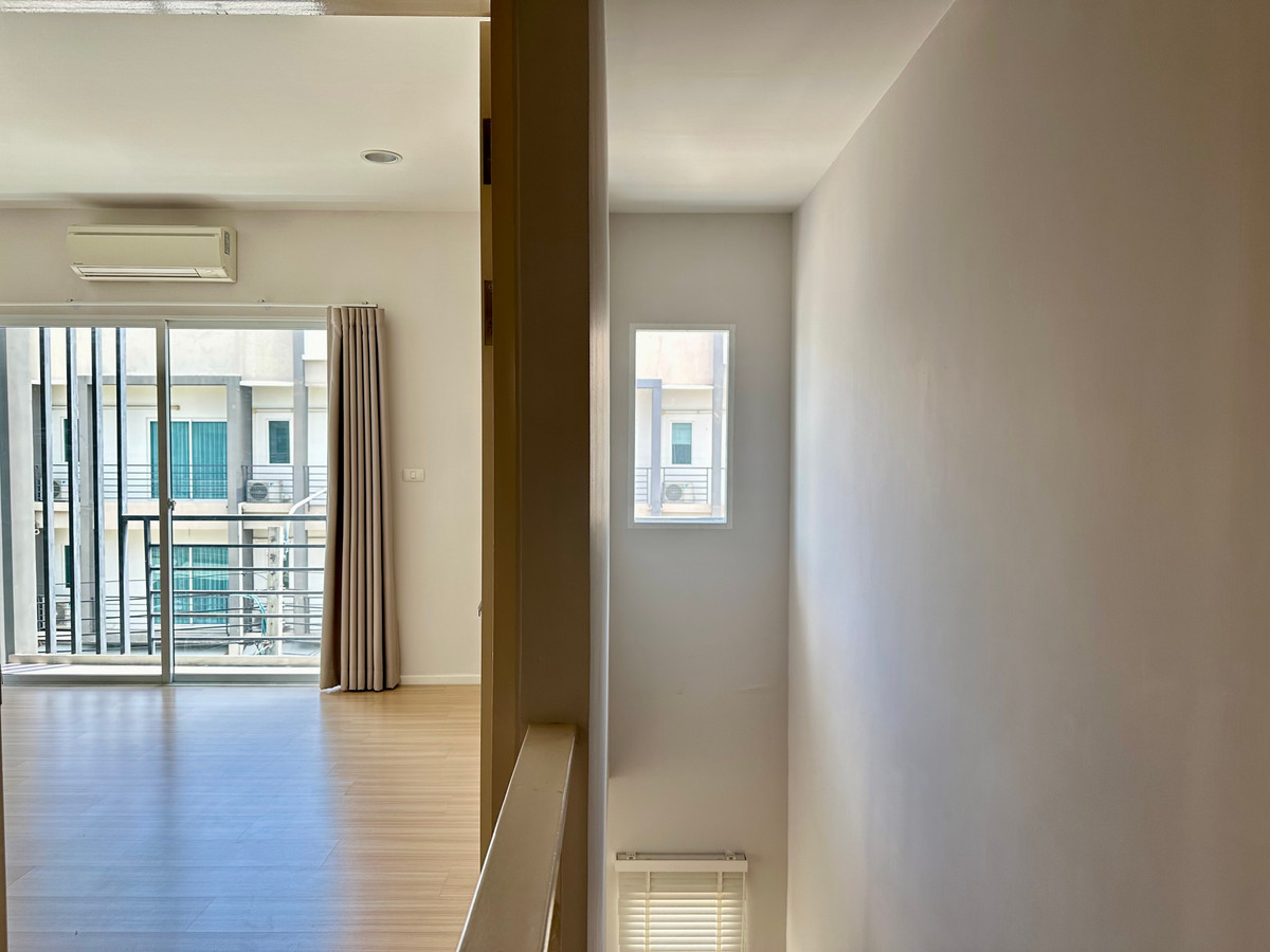 ให้เช่าทาวน์โฮมอ่อนนุช อุดมสุข : ให้เช่าทาวน์โฮม (บ้านเปล่า - พึ่งรีโนเวต) สภาพใหม่ พร้อมอยู่ บ้านกลางเมือง สุขุมวิท 77 - 3 ชั้น 3 ห้องนอน | 3 ห้องน้ำ (176 ตรม) โทร 096-651-4465