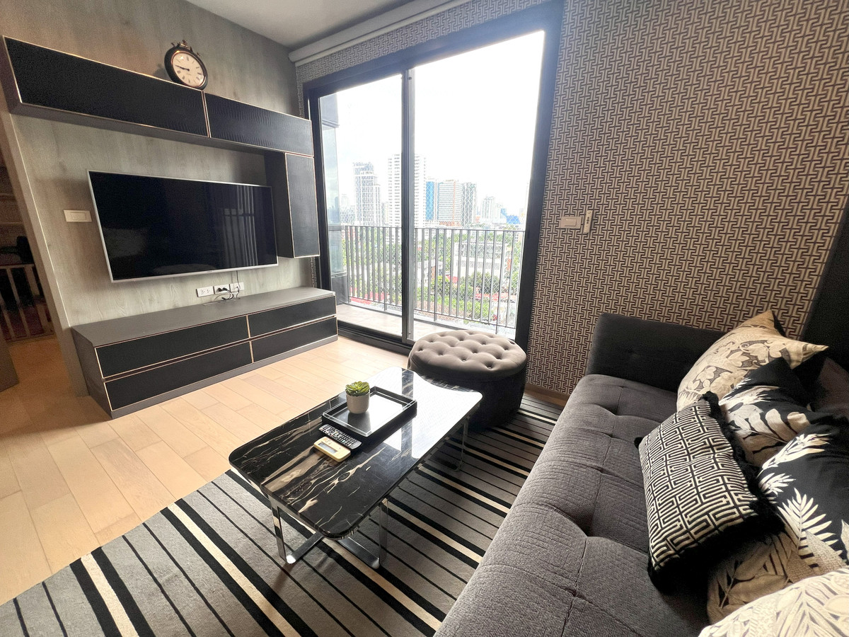 ให้เช่าคอนโดสุขุมวิท อโศก ทองหล่อ : ปล่อยเช่าคอนโดทองหล่อ แต่งครบ 1 นอน 1 น้ำ “HQ by Sansiri” 081-245-7349