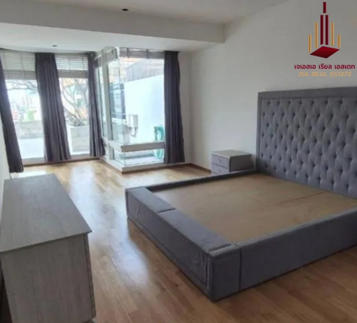 ขายคอนโดสาทร นราธิวาส : ✨ For Sale: The Empire Place Condo ✨  💰 Only 45,000,000 THB