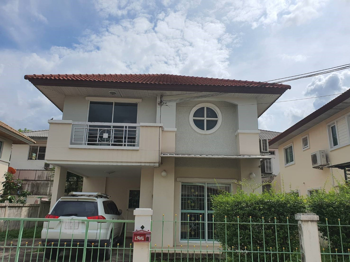 For RentHouseLadkrabang, Suwannaphum Airport : Beautiful house for rent, Chuan Chuen Village, On Nut, Sukhapiban 2 Road, size 52 sq m. Rental price 45,000 baht/month.