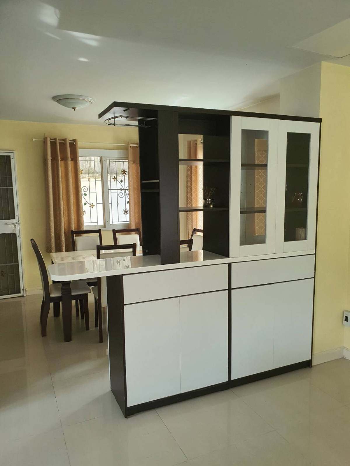 For RentHouseLadkrabang, Suwannaphum Airport : Beautiful house for rent, Chuan Chuen Village, On Nut, Sukhapiban 2 Road, size 52 sq m. Rental price 45,000 baht/month.