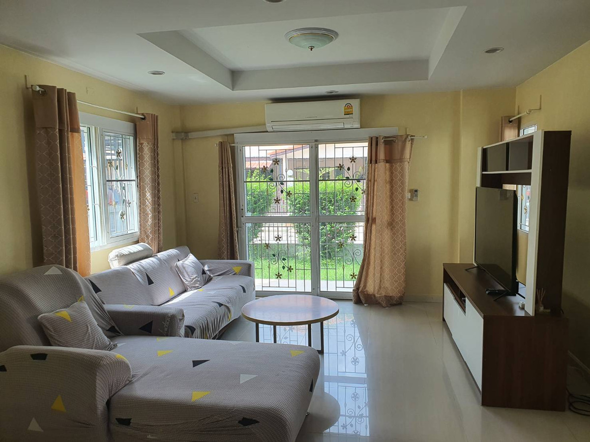 For RentHouseLadkrabang, Suwannaphum Airport : Beautiful house for rent, Chuan Chuen Village, On Nut, Sukhapiban 2 Road, size 52 sq m. Rental price 45,000 baht/month.