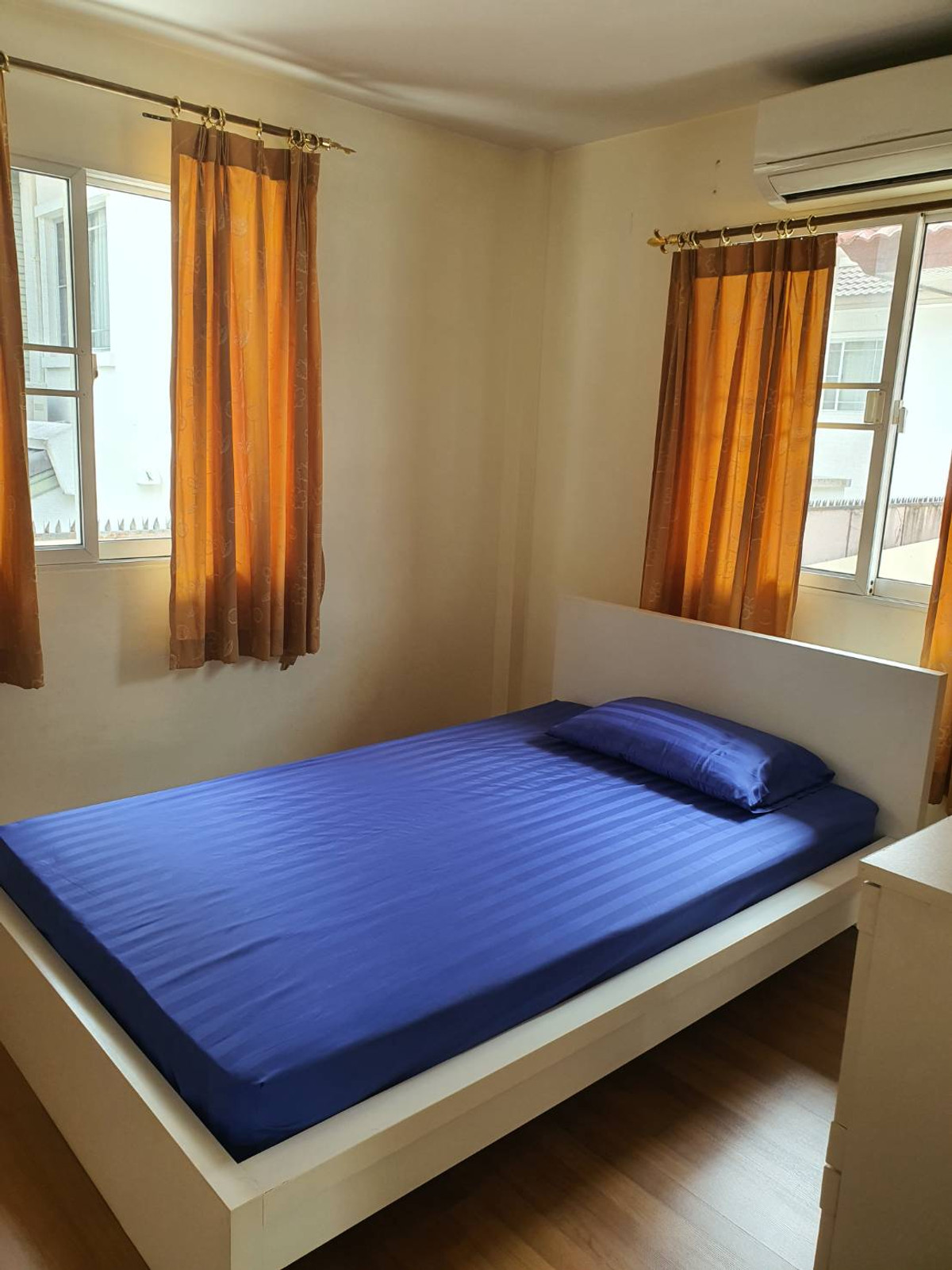 For RentHouseLadkrabang, Suwannaphum Airport : Beautiful house for rent, Chuan Chuen Village, On Nut, Sukhapiban 2 Road, size 52 sq m. Rental price 45,000 baht/month.